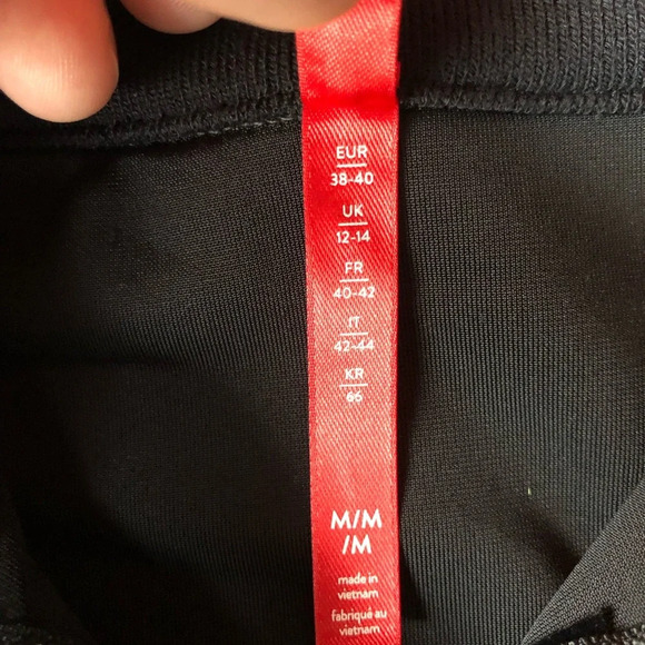 Spanx Velvet Half-Zip Sweatshirt Black Size Medium Stretch Easy - Picture 4 of 9